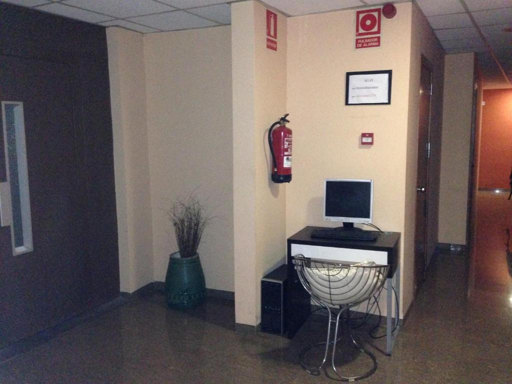 Hostal Drassanes Barcelona Ngoại thất bức ảnh